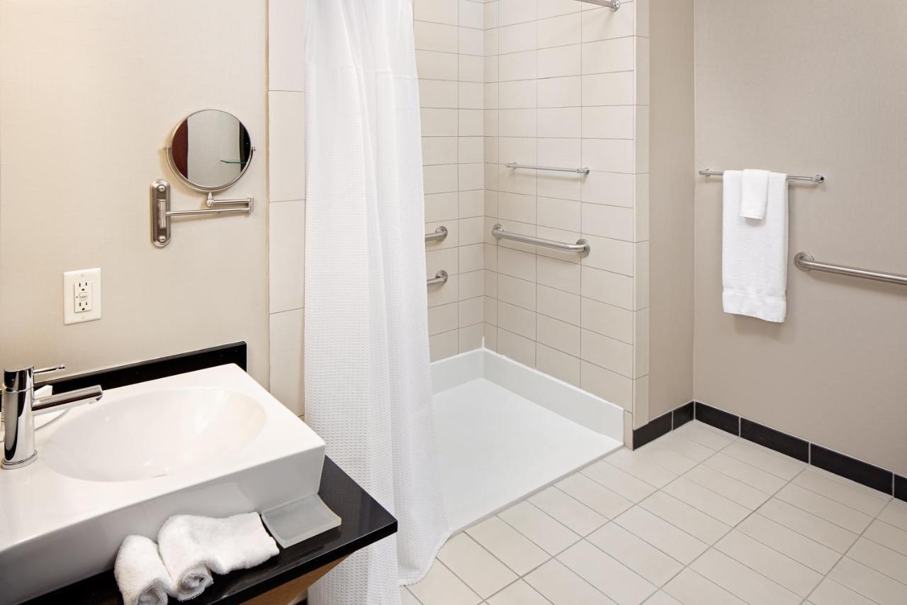 Springhill Suites By Marriott Γκριν Μπέι Εξωτερικό φωτογραφία